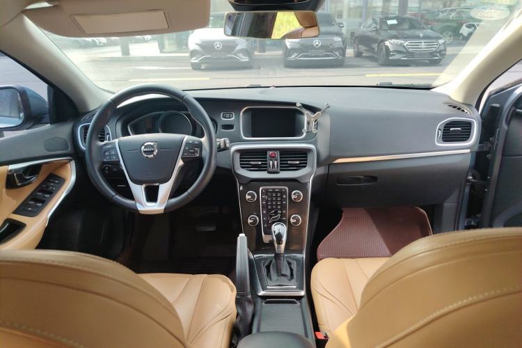 Used Volvo V40 2018 T3 Zhiyi Edition Interior 2