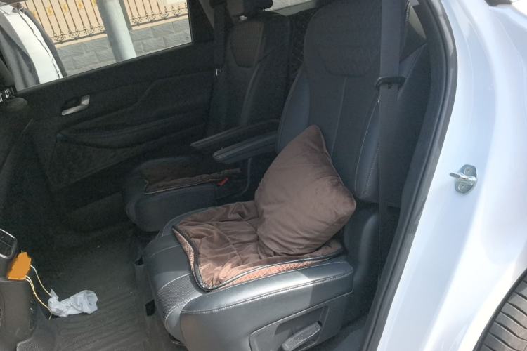 Used Hyundai Santa Fe 2020 380 TGDi Automatic Two-Wheel Drive GLS Luxury Edition Interior 4