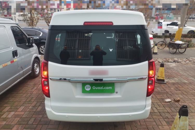 Used Jinbei Gold Hiace 2021 1.5L Passenger Van Engineering Lion Model Central Air Conditioning Version 9 Seats
