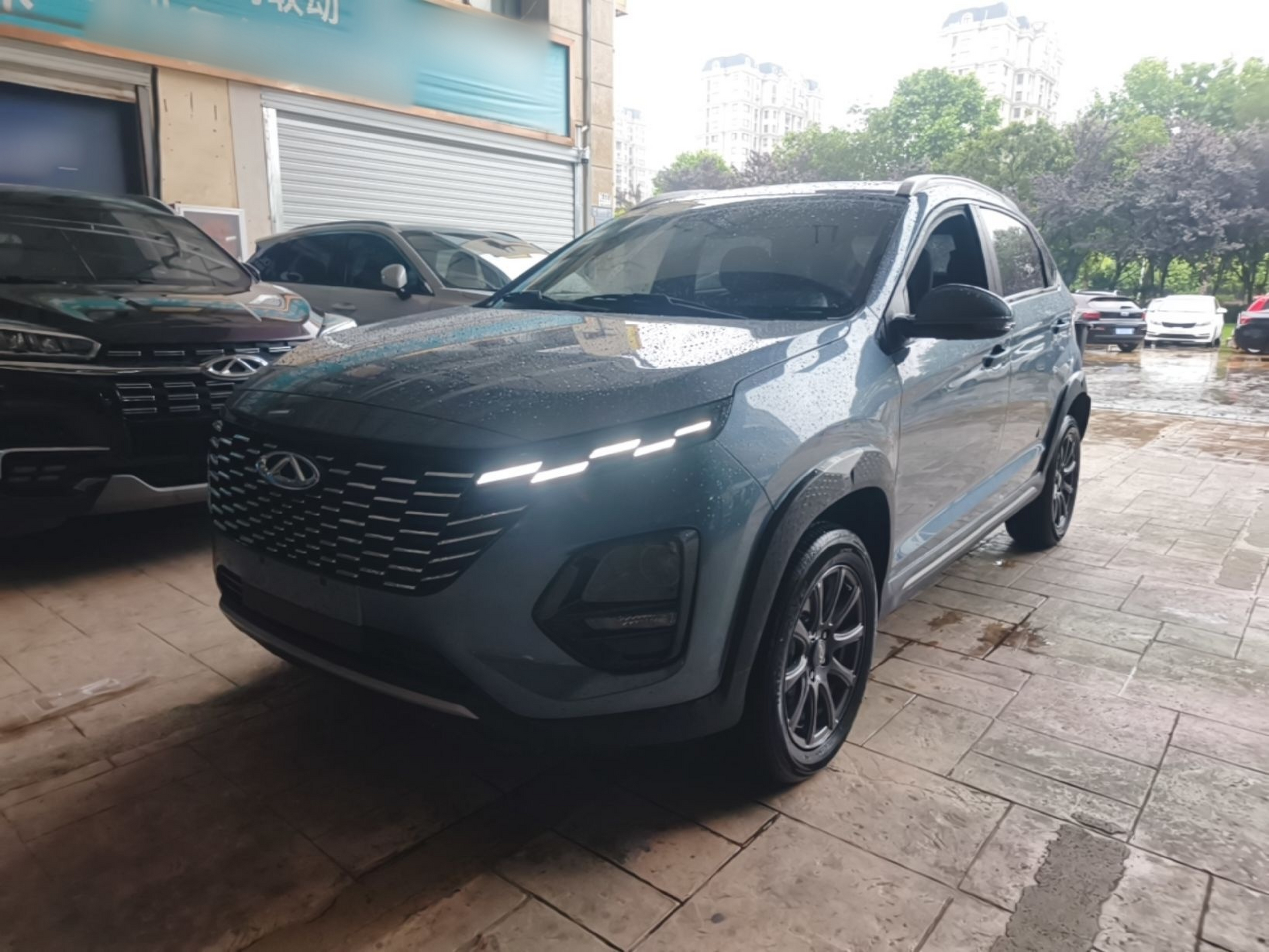 Под передней частью автомобиля