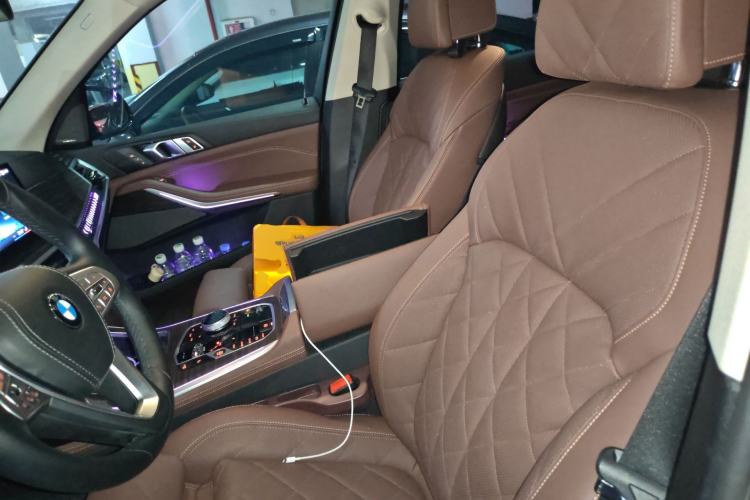 Used BMW X7 2023 xDrive40i Luxury Package with Leading Features
