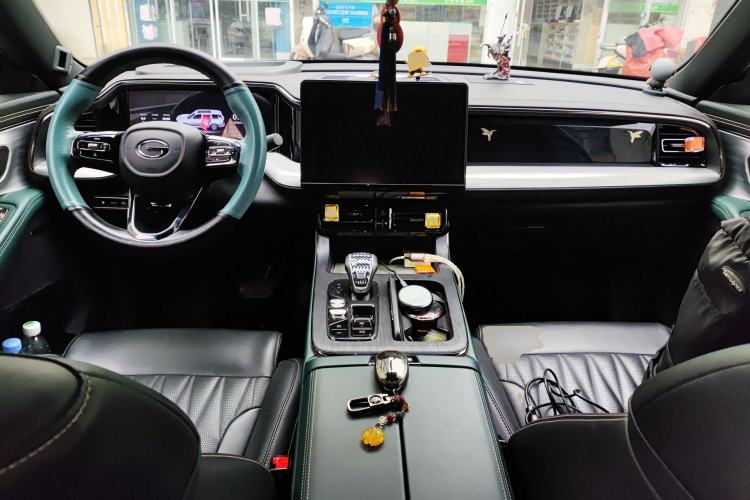 Used GAC Trumpchi GS8 2022 Dual-Engine Series 2.0TM Two-Wheel Drive Prestige Edition (7 Seats) Center Console