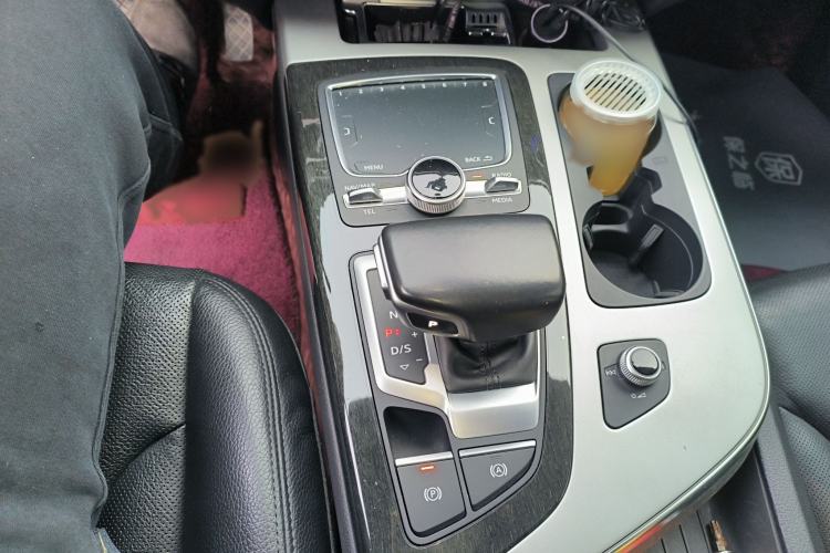 Used Audi Q7 2016 45 TFSI Technology Edition Gear Lever