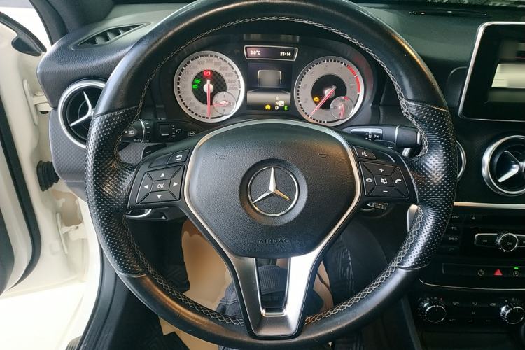 Used Mercedes-Benz A-Class (Import) 2015 A 200 Fashion Model