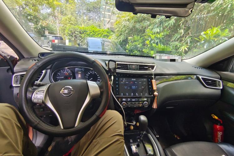 Used Nissan X-Trail 2014 2.5L CVT Luxury Edition 4WD Center Console