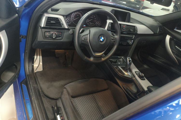 Used BMW 3 Series 2017 320i M Sport Center Console