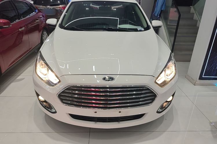 Used Ford Escort 2015 1.5L Automatic Fashion Model
