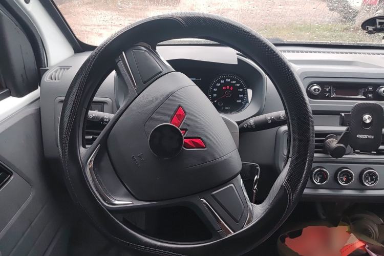 Used Wuling Yangguang 2025 Model 400km Bus Edition—Comfort Edition Steering Wheel