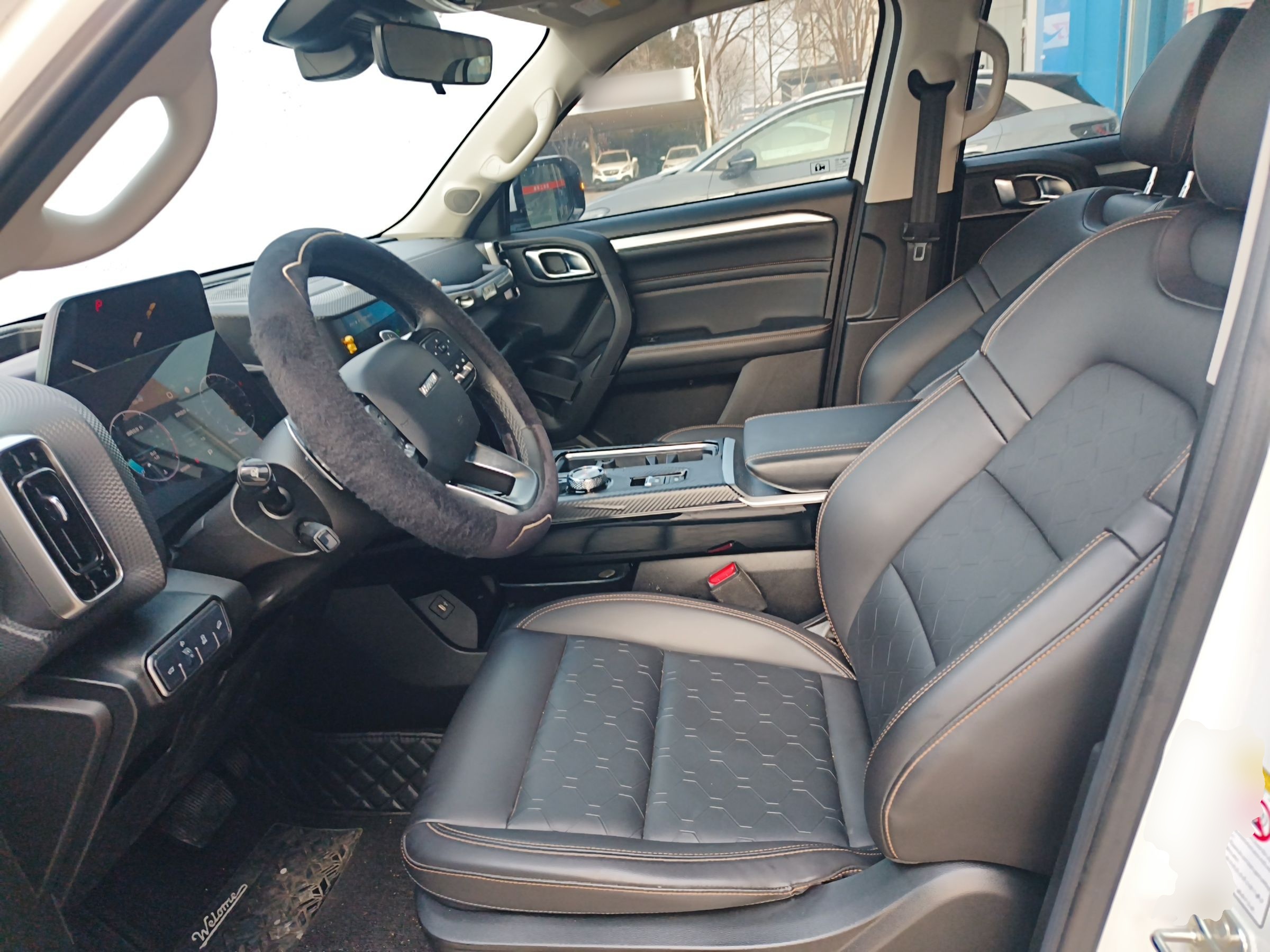 المقاعد الأمامية داخل السيارة