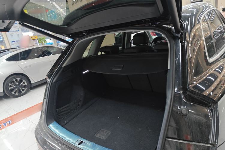 Used Audi Q5L 2023 40T Luxury Elegant Model Trunk