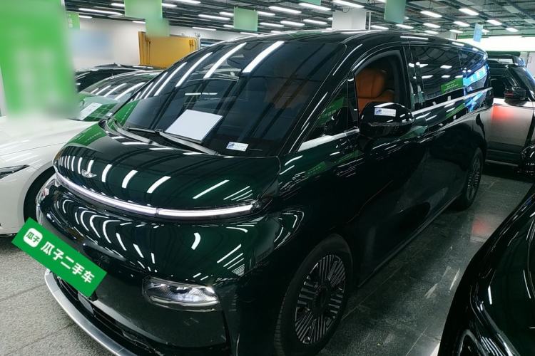 Used Geely Galaxy LEVC L380 2024 140-Degree 6-Seater All-Wheel-Drive Ultra