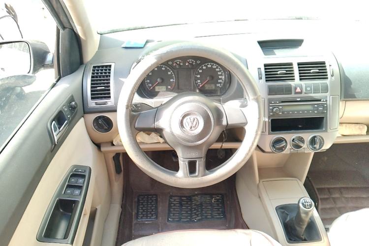 Used Volkswagen Polo 2011 Jingqu 1.6L Manual - Real Cool Edition