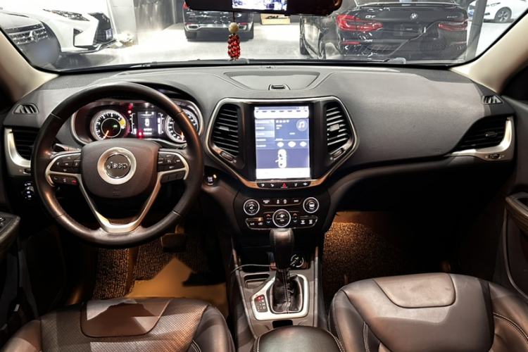 Used Jeep Cherokee 2016 2.4L Leading Edition
