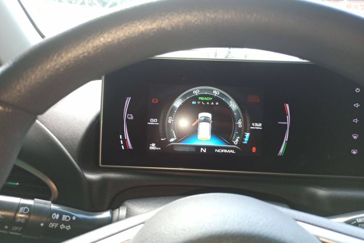 Used ORA White Cat 2022 Xiaoyue Mao Edition 360 km Luxury Model Lithium NMC