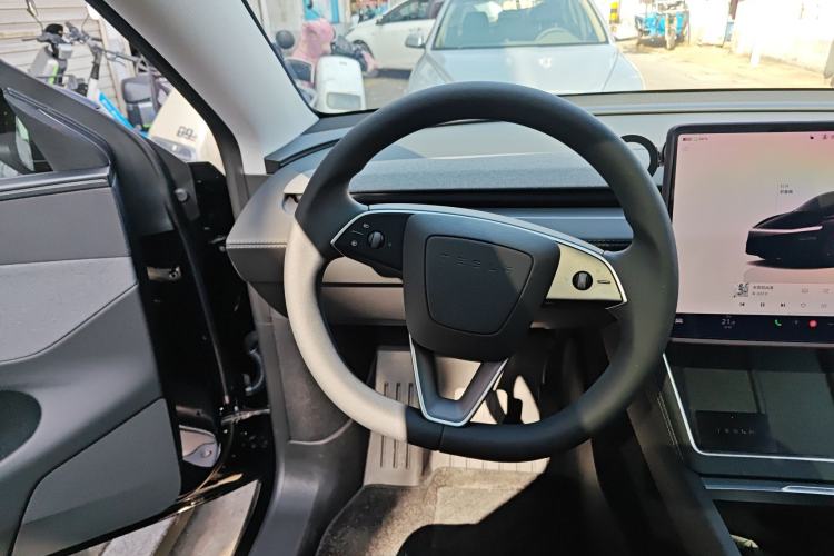 Used Tesla Model Y 2025 Rear-Wheel-Drive Version