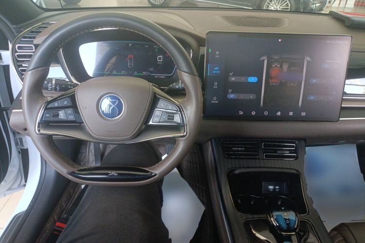 Used BYD Han 2022 DM-i 121KM Luxury Model Center Console