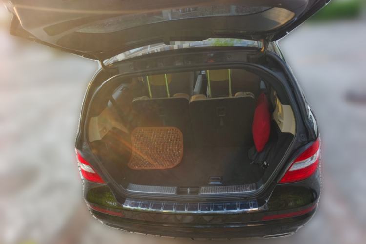 Used Mercedes-Benz R-Class 2014 R 320 4MATIC Luxury Model Trunk