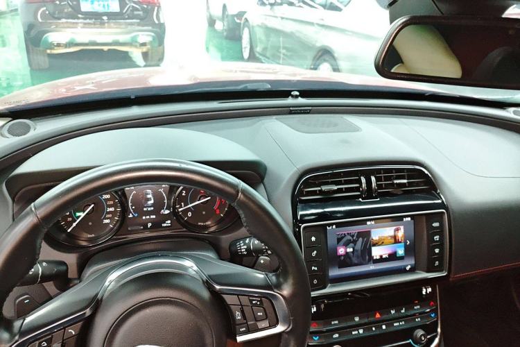 Used Jaguar XE 2017 2.0T 200 PS R-Sport
