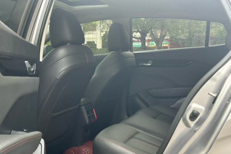 Used Dongfeng Aeolus Yixuan 2021 230T Automatic Chasing Shadow Edition Interior 2