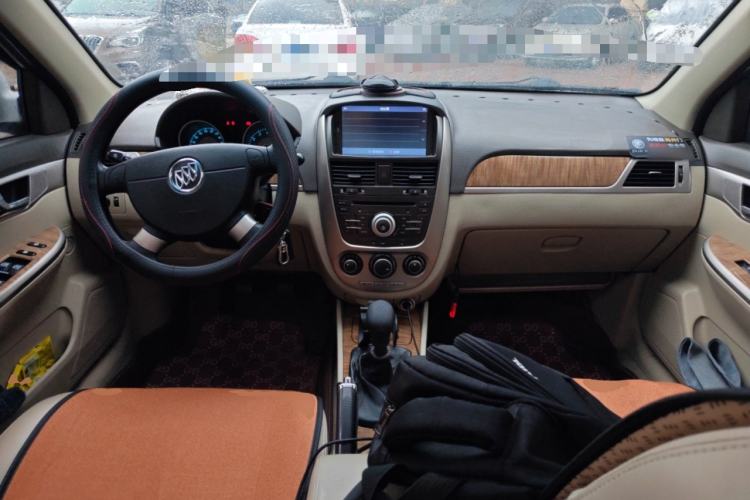 Used Buick Excelle 2015 1.5L Manual Classic Trim Center Console