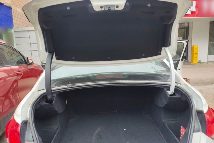 Used Citroen C4L 2013 1.8L Automatic Jingzhi Edition Trunk