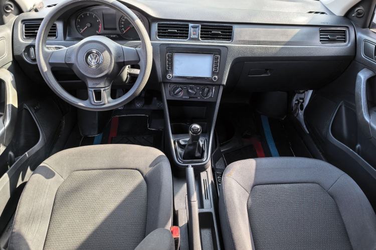 Used Volkswagen Santana 2015 1.6L Manual Fashion Edition Interior 2