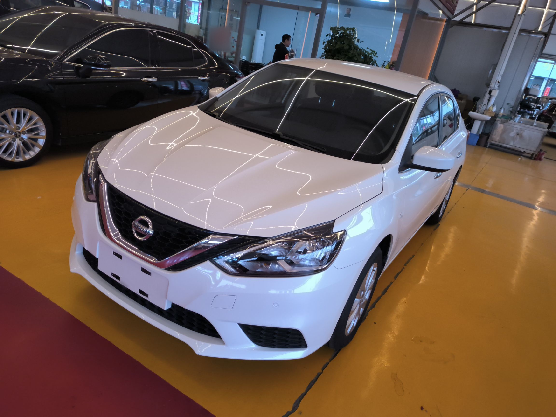 Под передней частью автомобиля