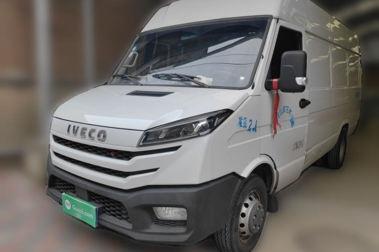 Used Iveco Daily Iveco Deway 2.8T manual diesel, two-door, three-seater, long wheelbase, medium roof, with a refrigerated compartment