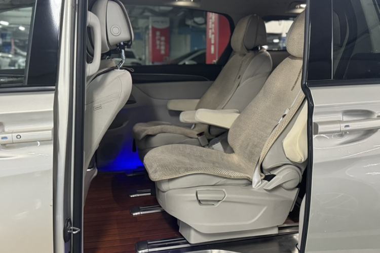 Used Buick GL8 2022 ES Landtrek 653T Comfort Edition Interior 3