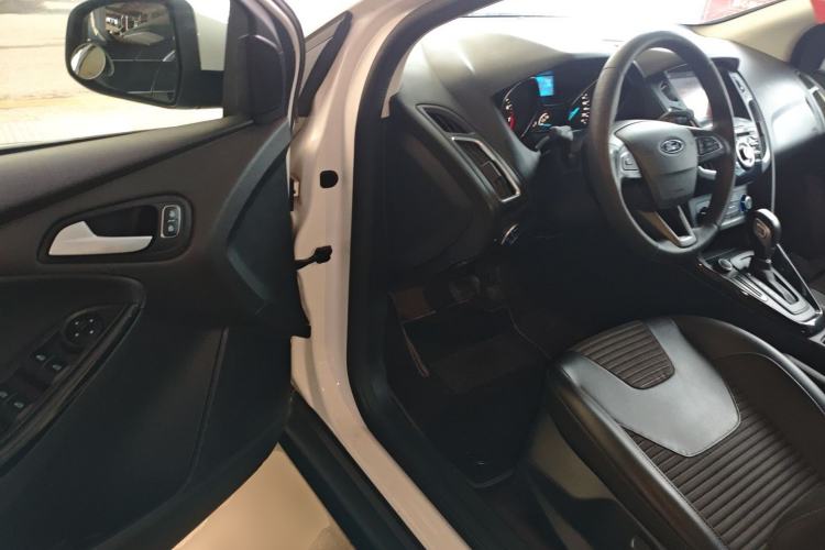 Used Ford Focus 2018 Hatchback Classic 1.6L Automatic Trendy SmartDrive Edition