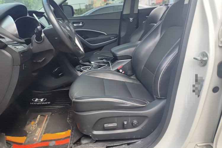 Used Hyundai Santa Fe 2017 2.0T Automatic Two-Wheel Drive Smart Version 7 Seats