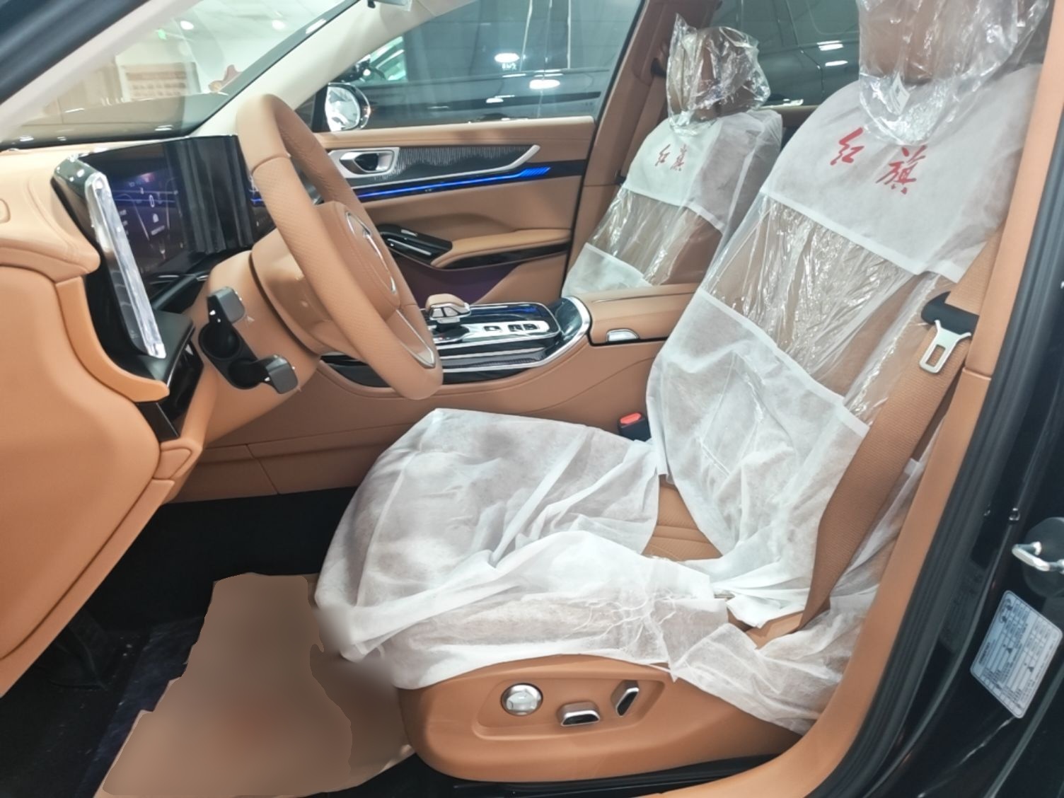 Hongqi H9 2025 Model Facelifted 2.0T Two-Wheel Drive Flag-Style Luxury Business Edition, 5 Seats - Chinese Trim Xiang — снимка 17