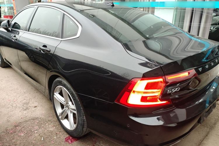 Used Volvo S90 2018 T4 Zhiyuan Edition
