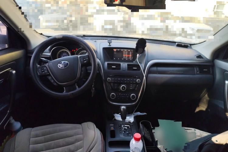 Used Bestune X80 2015 2.0L automatic luxury version
