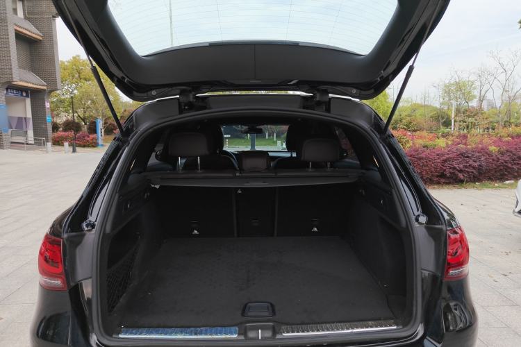 Used Mercedes-Benz GLC 2022 Facelifted GLC 260 L 4MATIC Dynamic Edition Trunk