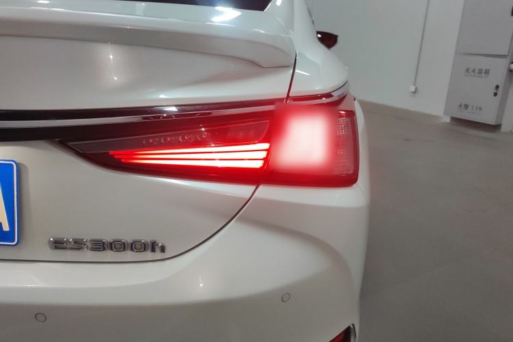 Used Lexus ES 2018 300h Premier Edition China VI Standard
