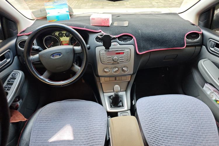 Used Ford Focus 2013 Hatchback Classic 1.8L Manual Base Model Center Console