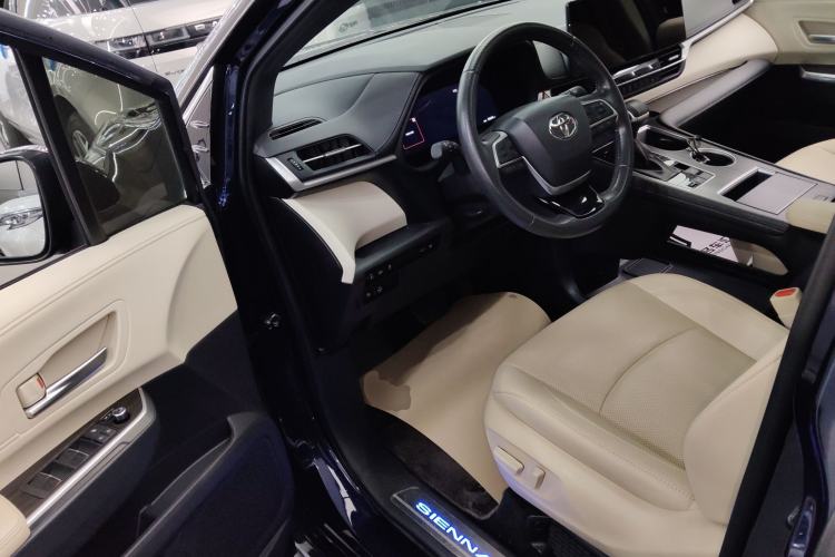 Used Toyota Sienna 2021 2.5L Hybrid Ultimate Edition
