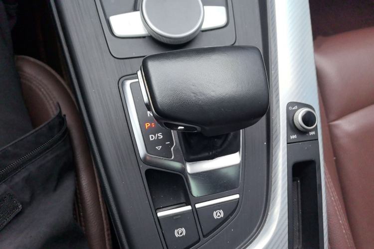 Used Audi A4L 2018 30th Anniversary Edition 40 TFSI Fashion Model
