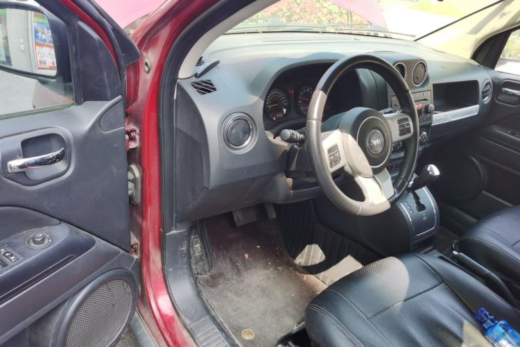 Used Jeep Compass 2013 2.0L two-wheel drive sport version Driver Seat