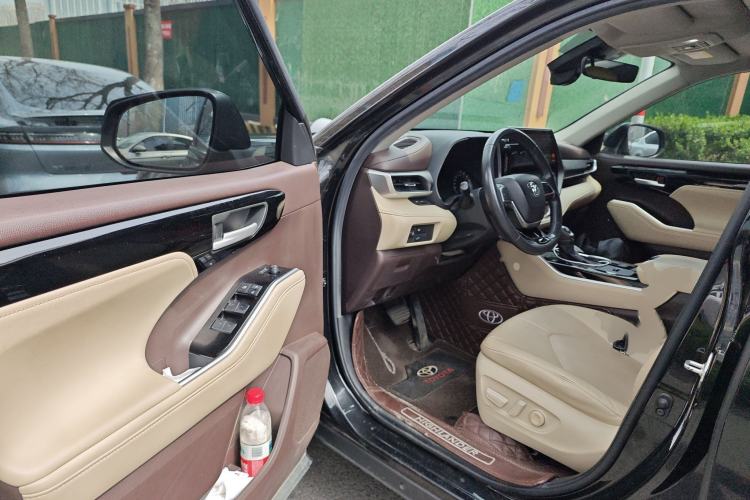 Used Toyota Highlander 2022 Dual-Engine 2.5L Four-Wheel Drive Prestige Version 7 Seats Interior 3