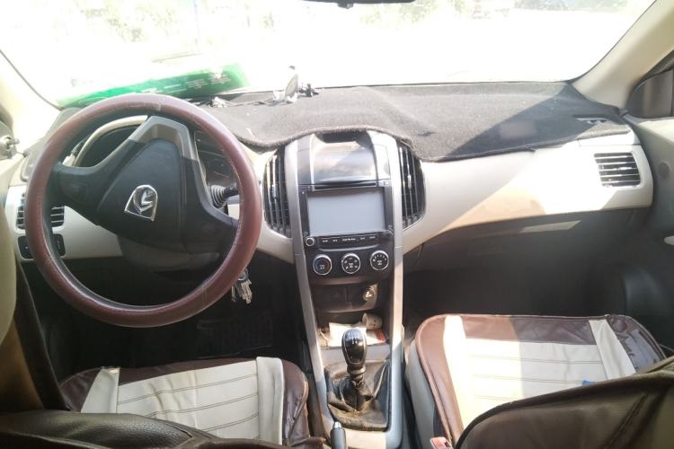 Used Baojun 630 2013 1.5L manual standard version