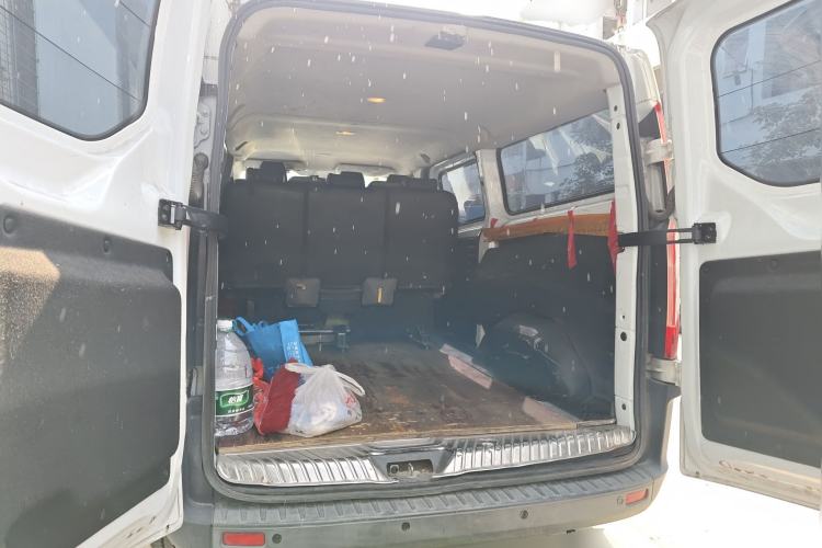 Used Ford Transit 2020 2.0T Diesel Multi-Function Commercial Vehicle Mid-Chassis Low-Roof Design with Dual Rear Doors Meeting China VI Emission Standards Trunk