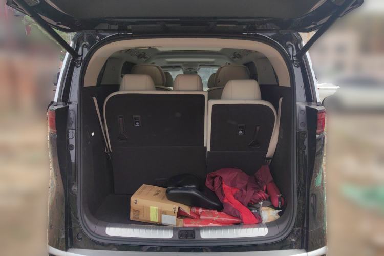 Used Denza D9 2024 DM-i 970 Luxury Model
