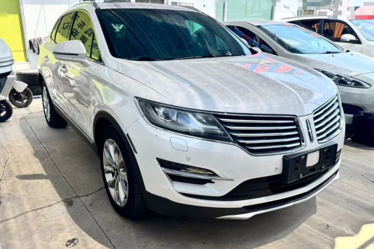 Used Lincoln MKC 2017 2.0T Two-Wheel-Drive Luxury Edition Front Right 45 Deg