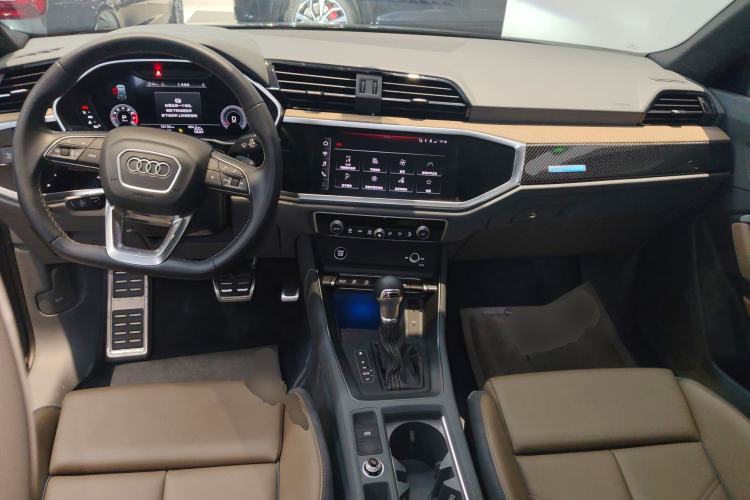 Used Audi Q3 2024 40 TFSI Fashion Dynamic Edition Launch Special Edition Center Console