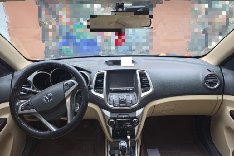 Used CHANGAN Eado 2015 1.6L Manual Luxury Model China IV Standard Center Console