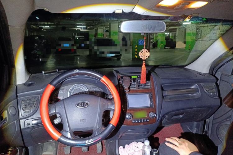 Used Kia Sportage 2009 2.0L Manual Two-Wheel-Drive GLS Center Console