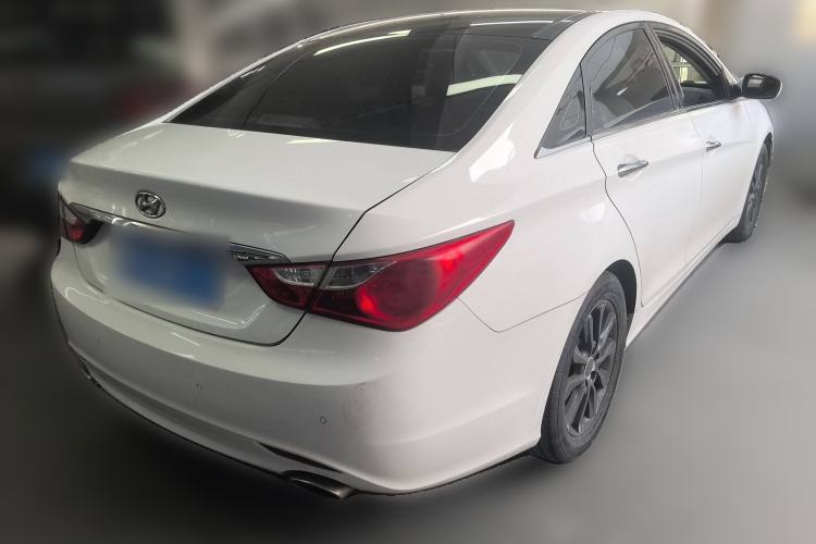 Used Hyundai Sonata 2013 2.4L Automatic Leading Edition China IV Standard Rear Right 45 Deg