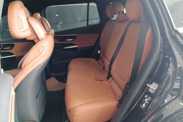 Used Mercedes-Benz GLC 2023 GLC 300 L 4MATIC Dynamic 7-Seater
